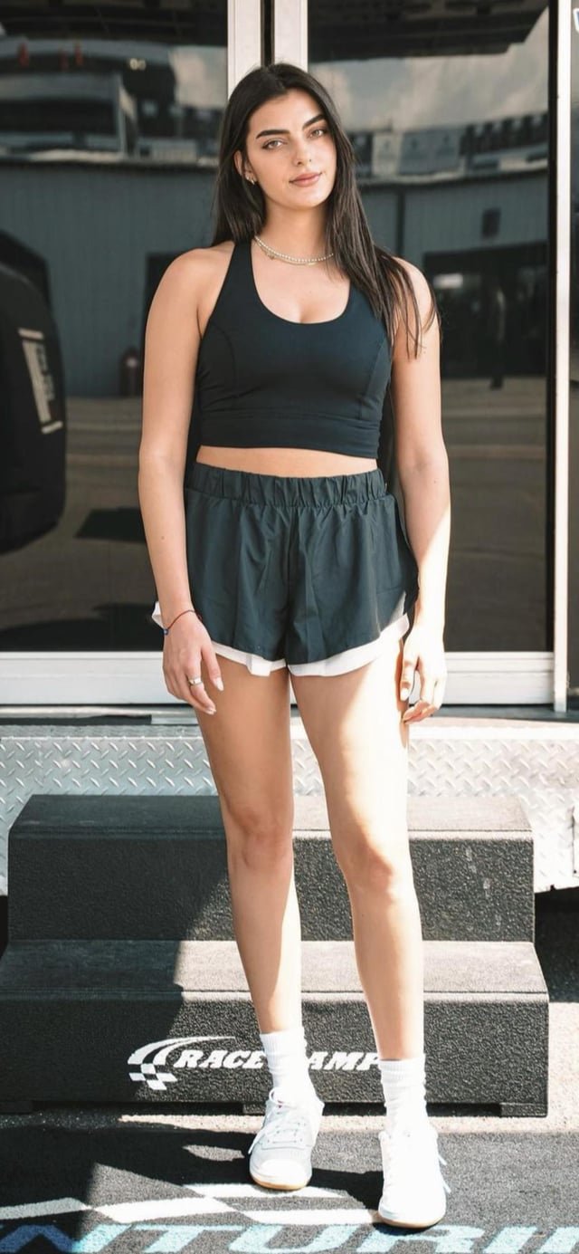 Toni Breidinger I like to hit that in "The Rear Bumper" so Fucking Sexy Perfect Cum Target 🥵🤤🤤 #HuaIx53x