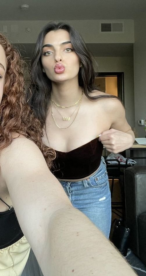 Toni Breidinger I like to hit that in "The Rear Bumper" so Fucking Sexy Perfect Cum Target 🥵🤤🤤 #QBqpONG1