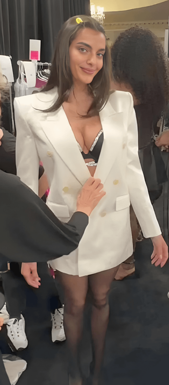 Toni Breidinger I like to hit that in "The Rear Bumper" so Fucking Sexy Perfect Cum Target 🥵🤤🤤 #rUs44r3Z