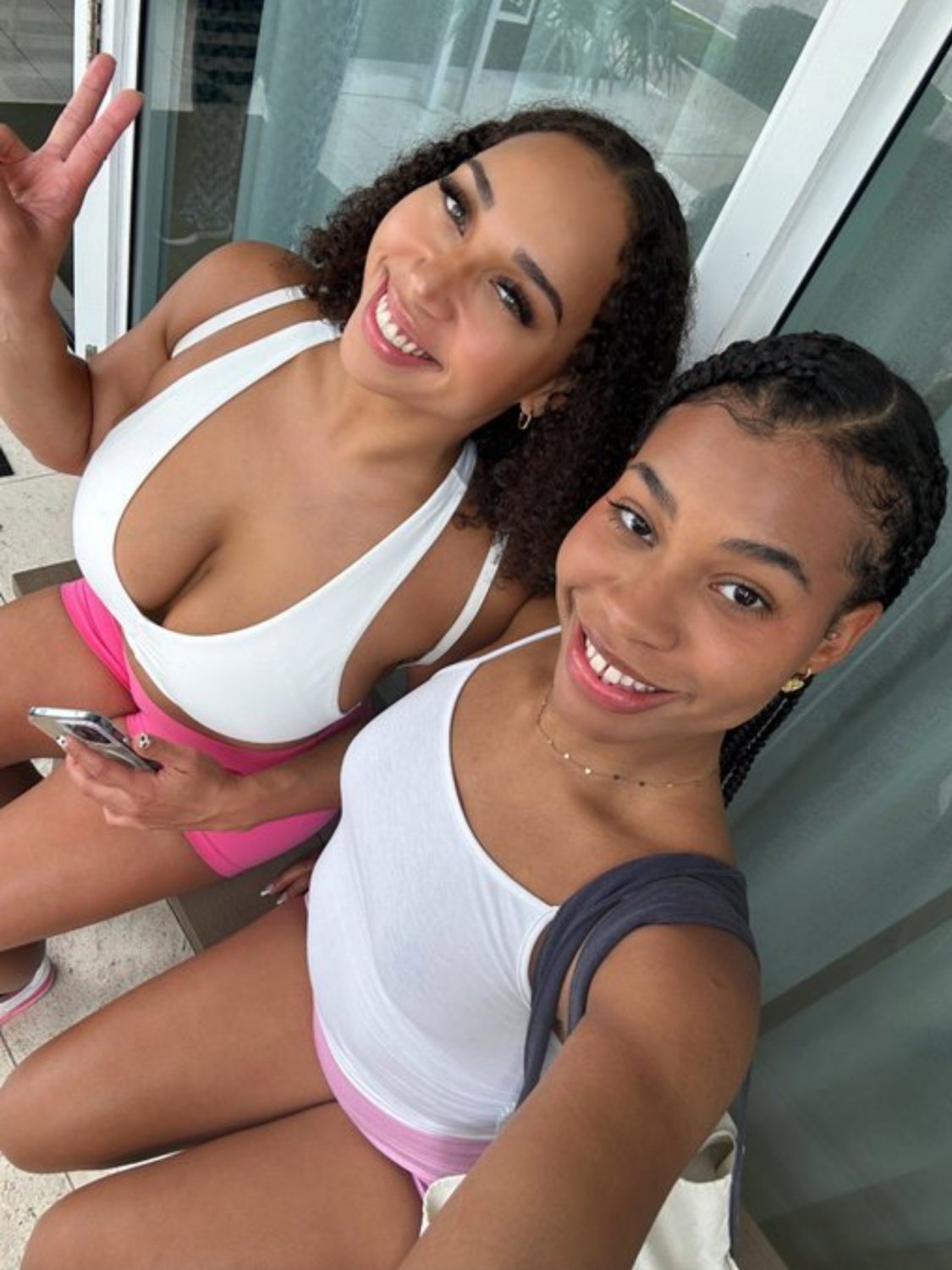 BBG Hazel & Ami B. #I6YEL827